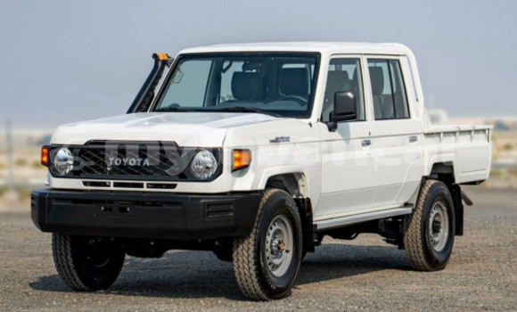Buy Used Toyota Land Cruiser White Car in Dawei in Tanintharyi