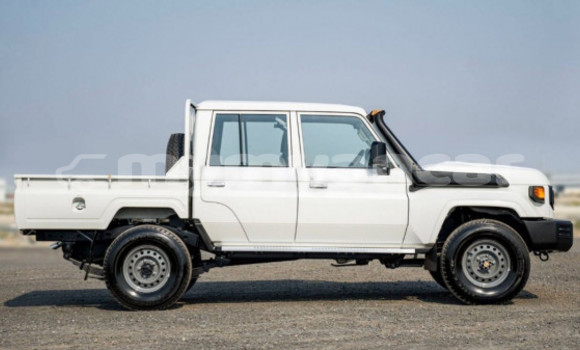 Buy Used Toyota Land Cruiser White Car in Dawei in Tanintharyi Buy Used Toyota Land Cruiser White Car in Dawei in Tanintharyi