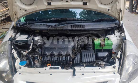 Buy Used Honda FIT White Car in Bago in Bago Buy Used Honda FIT White Car in Bago in Bago