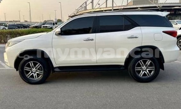 အသုံးပြုခံ့ Toyota Fortuner White ကား Dawei Tanintharyi အသုံးပြုခံ့ Toyota Fortuner White ကား Dawei Tanintharyi