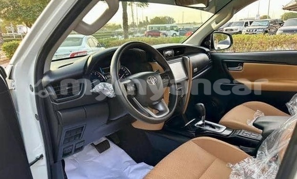 အသုံးပြုခံ့ Toyota Fortuner White ကား Dawei Tanintharyi အသုံးပြုခံ့ Toyota Fortuner White ကား Dawei Tanintharyi