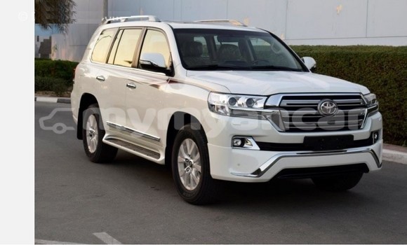 Buy Used Toyota Land Cruiser White Car in Dawei in Tanintharyi