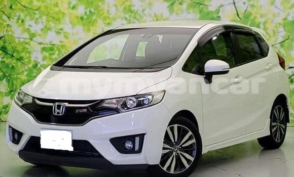 Buy Used Honda FIT White Car in Dawei in Tanintharyi