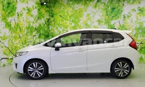 Buy Used Honda FIT White Car in Dawei in Tanintharyi Buy Used Honda FIT White Car in Dawei in Tanintharyi