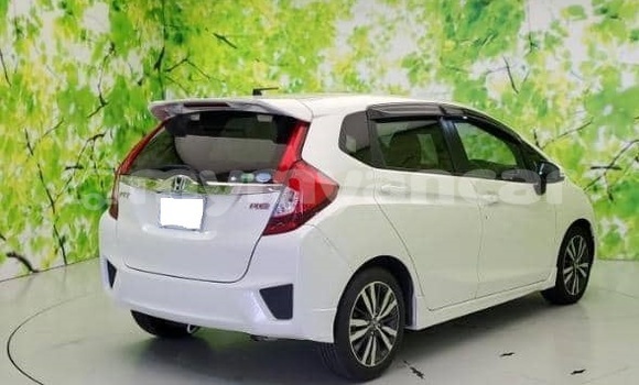 Buy Used Honda FIT White Car in Dawei in Tanintharyi Buy Used Honda FIT White Car in Dawei in Tanintharyi