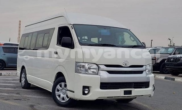 Buy Used Toyota Hiace White Car in Banmo in Kachin