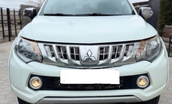 Buy Used Mitsubishi L200 White Car in Dawei in Tanintharyi