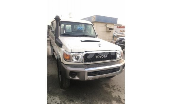 Buy Import Toyota Land Cruiser White Car in Import - Dubai in Ayeyarwady Buy Import Toyota Land Cruiser White Car in Import - Dubai in Ayeyarwady