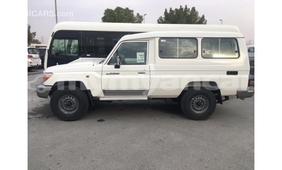 Buy Import Toyota Land Cruiser White Car in Import - Dubai in Ayeyarwady Buy Import Toyota Land Cruiser White Car in Import - Dubai in Ayeyarwady