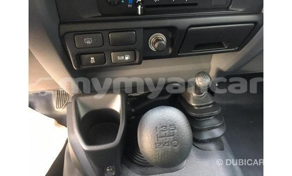 Buy Import Toyota Land Cruiser White Car in Import - Dubai in Ayeyarwady Buy Import Toyota Land Cruiser White Car in Import - Dubai in Ayeyarwady