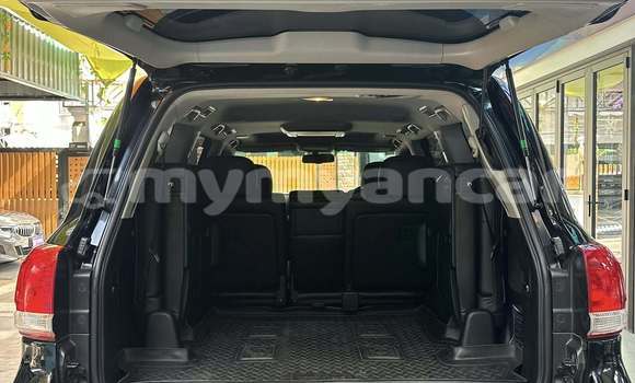 Buy Used Toyota Land Cruiser Black Car in Chauk in Magway Buy Used Toyota Land Cruiser Black Car in Chauk in Magway