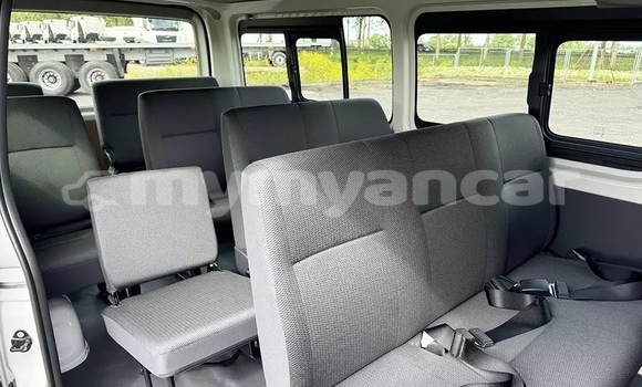 အသုံးပြုခံ့ Toyota Hiace White ကား Import - Dubai Ayeyarwady အသုံးပြုခံ့ Toyota Hiace White ကား Import - Dubai Ayeyarwady