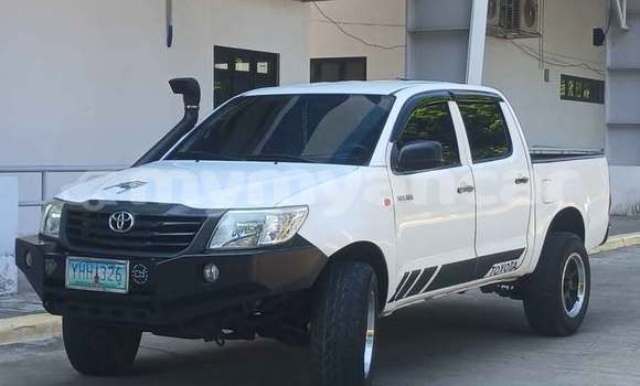 Buy Used Toyota Hilux White Car in Labutta in Ayeyarwady