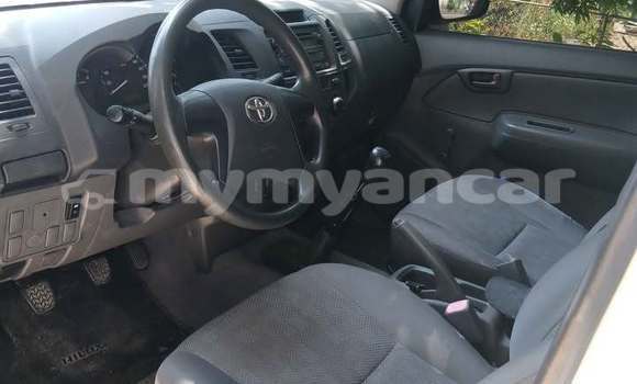Buy Used Toyota Hilux White Car in Bago in Bago Buy Used Toyota Hilux White Car in Bago in Bago