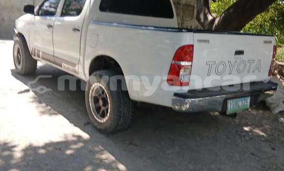 Buy Used Toyota Hilux White Car in Bago in Bago Buy Used Toyota Hilux White Car in Bago in Bago