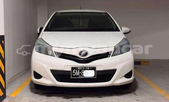 အသုံးပြုခံ့ Toyota Vitz White ကား Bago Bago အသုံးပြုခံ့ Toyota Vitz White ကား Bago Bago