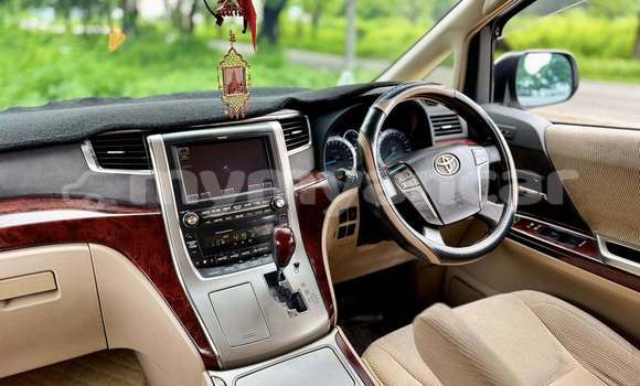 အသုံးပြုခံ့ Toyota Vellfire White ကား Arakan Rakhine အသုံးပြုခံ့ Toyota Vellfire White ကား Arakan Rakhine
