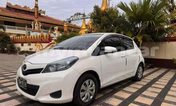 အသုံးပြုခံ့ Toyota Vitz White ကား Arakan Rakhine အသုံးပြုခံ့ Toyota Vitz White ကား Arakan Rakhine