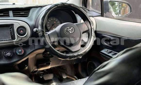 အသုံးပြုခံ့ Toyota Vitz White ကား Arakan Rakhine အသုံးပြုခံ့ Toyota Vitz White ကား Arakan Rakhine