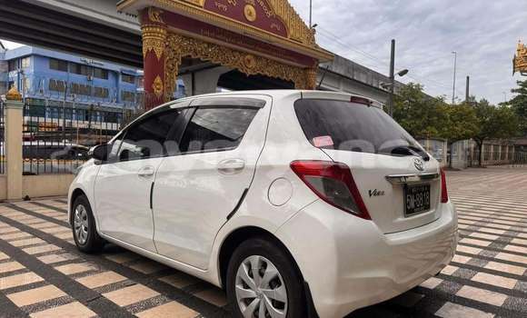 အသုံးပြုခံ့ Toyota Vitz White ကား Arakan Rakhine အသုံးပြုခံ့ Toyota Vitz White ကား Arakan Rakhine