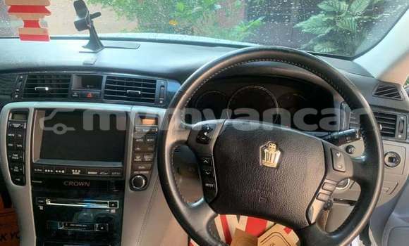 Buy Used Toyota Crown White Car in Banmo in Kachin Buy Used Toyota Crown White Car in Banmo in Kachin