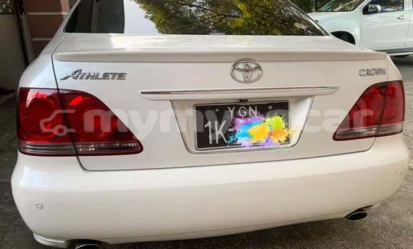 Buy Used Toyota Crown White Car in Banmo in Kachin Buy Used Toyota Crown White Car in Banmo in Kachin