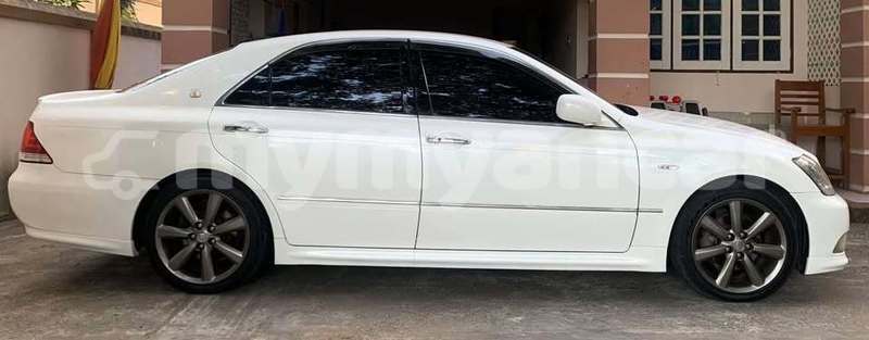 Big with watermark toyota crown kachin banmo 5350