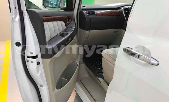 Buy Used Toyota Alphard White Car in Banmo in Kachin Buy Used Toyota Alphard White Car in Banmo in Kachin