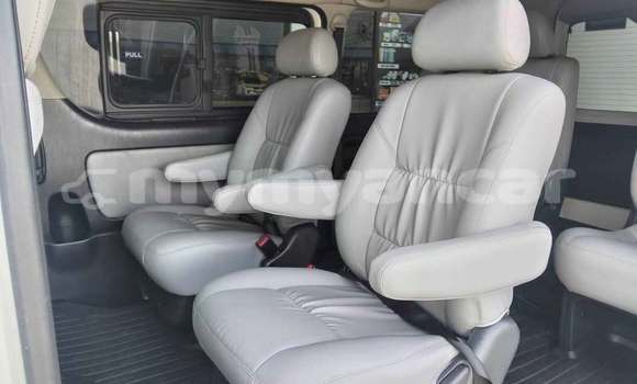 အသုံးပြုခံ့ Toyota MasterAce Surf White ကား Kanbe Yangon အသုံးပြုခံ့ Toyota MasterAce Surf White ကား Kanbe Yangon