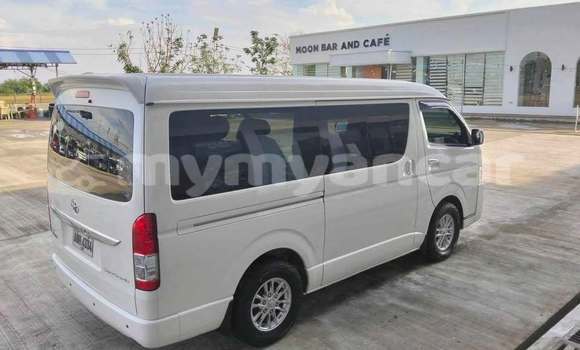 အသုံးပြုခံ့ Toyota MasterAce Surf White ကား Kanbe Yangon အသုံးပြုခံ့ Toyota MasterAce Surf White ကား Kanbe Yangon