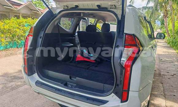 Buy Used Mitsubishi Montero White Car in Kyaiklat in Ayeyarwady Buy Used Mitsubishi Montero White Car in Kyaiklat in Ayeyarwady