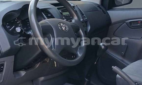 Buy Used Toyota Hilux White Car in Bogale in Ayeyarwady Buy Used Toyota Hilux White Car in Bogale in Ayeyarwady