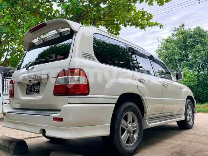 Big with watermark toyota land cruiser chin falam 5386