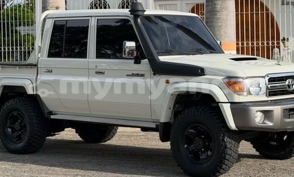 Buy Used Toyota Land Cruiser White Car in Dawei in Tanintharyi