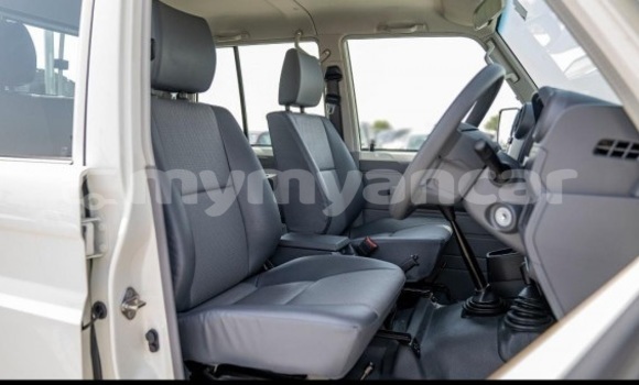 Acheter Occasion Voiture Toyota Land Cruiser Blanc à Dawei, #<Region:0x000000000da3a1f8> Acheter Occasion Voiture Toyota Land Cruiser Blanc à Dawei, #<Region:0x000000000da3a1f8>