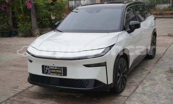 Buy Used Toyota Gaia White Car in Allanmyo in Magway Buy Used Toyota Gaia White Car in Allanmyo in Magway