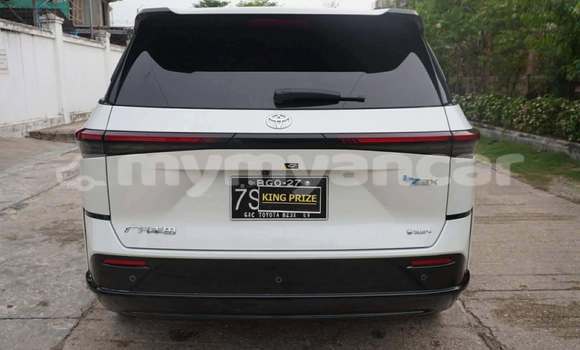 Buy Used Toyota Gaia White Car in Allanmyo in Magway Buy Used Toyota Gaia White Car in Allanmyo in Magway