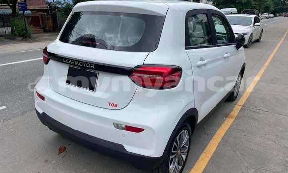 Buy Used Lada Niva White Car in Bogale in Ayeyarwady Buy Used Lada Niva White Car in Bogale in Ayeyarwady