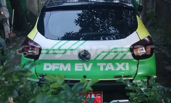အသုံးပြုခံ့ Dadi City Leading White ကား Arakan Rakhine အသုံးပြုခံ့ Dadi City Leading White ကား Arakan Rakhine