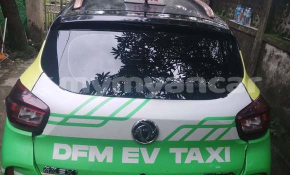 အသုံးပြုခံ့ Dadi City Leading White ကား Arakan Rakhine အသုံးပြုခံ့ Dadi City Leading White ကား Arakan Rakhine