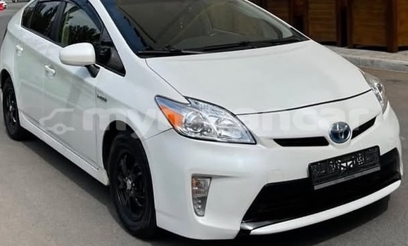 Buy Used Toyota Prius White Car in Dawei in Tanintharyi