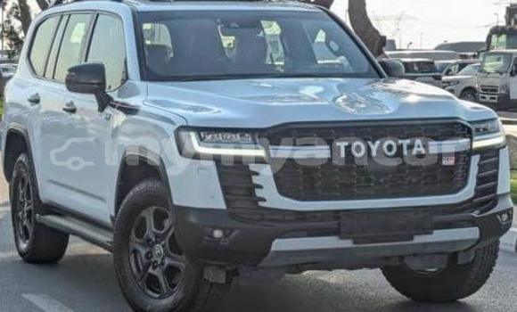 Buy Used Toyota Land Cruiser White Car in Dawei in Tanintharyi