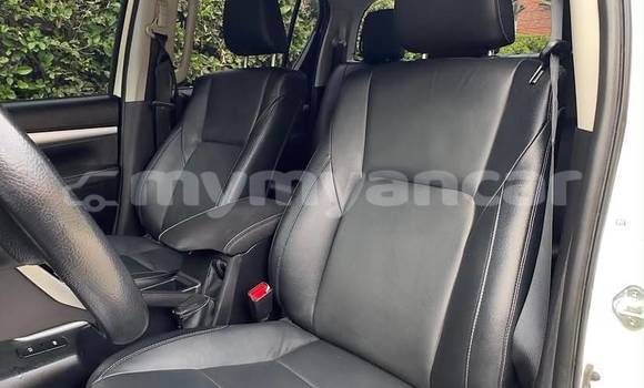 အသုံးပြုခံ့ Toyota Hilux White ကား Dawei Tanintharyi အသုံးပြုခံ့ Toyota Hilux White ကား Dawei Tanintharyi