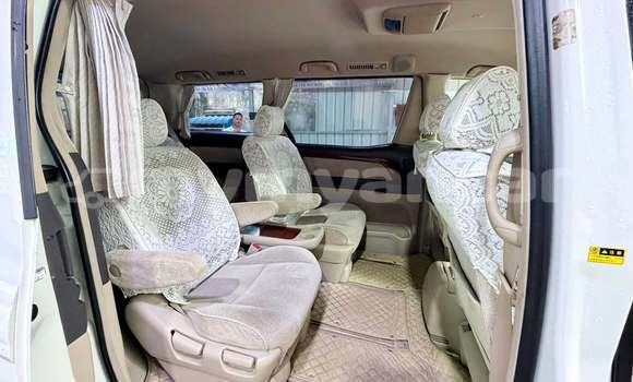 Buy Used Toyota Alphard White Car in Banmo in Kachin Buy Used Toyota Alphard White Car in Banmo in Kachin