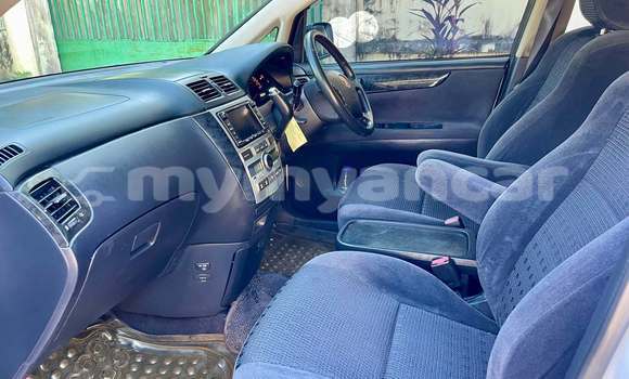 Buy Used Toyota Ipsum White Car in Allanmyo in Magway Buy Used Toyota Ipsum White Car in Allanmyo in Magway