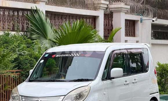 Buy Used Suzuki Solio White Car in Banmo in Kachin Buy Used Suzuki Solio White Car in Banmo in Kachin