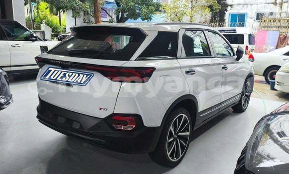 Buy Used Faw Besturn X80 White Car in Arakan in Rakhine Buy Used Faw Besturn X80 White Car in Arakan in Rakhine
