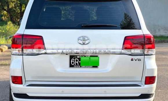 Buy Used Toyota Land Cruiser White Car in Banmo in Kachin