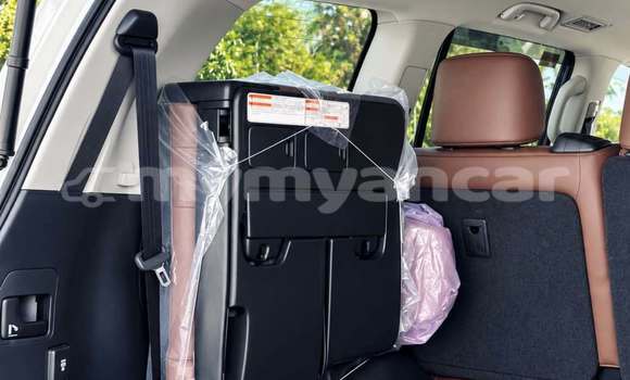 Buy Used Toyota Land Cruiser White Car in Banmo in Kachin Buy Used Toyota Land Cruiser White Car in Banmo in Kachin