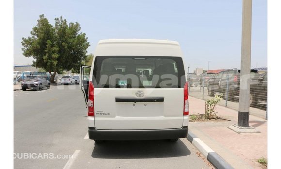 Buy Import Toyota Hiace White Car in Import - Dubai in Ayeyarwady Buy Import Toyota Hiace White Car in Import - Dubai in Ayeyarwady